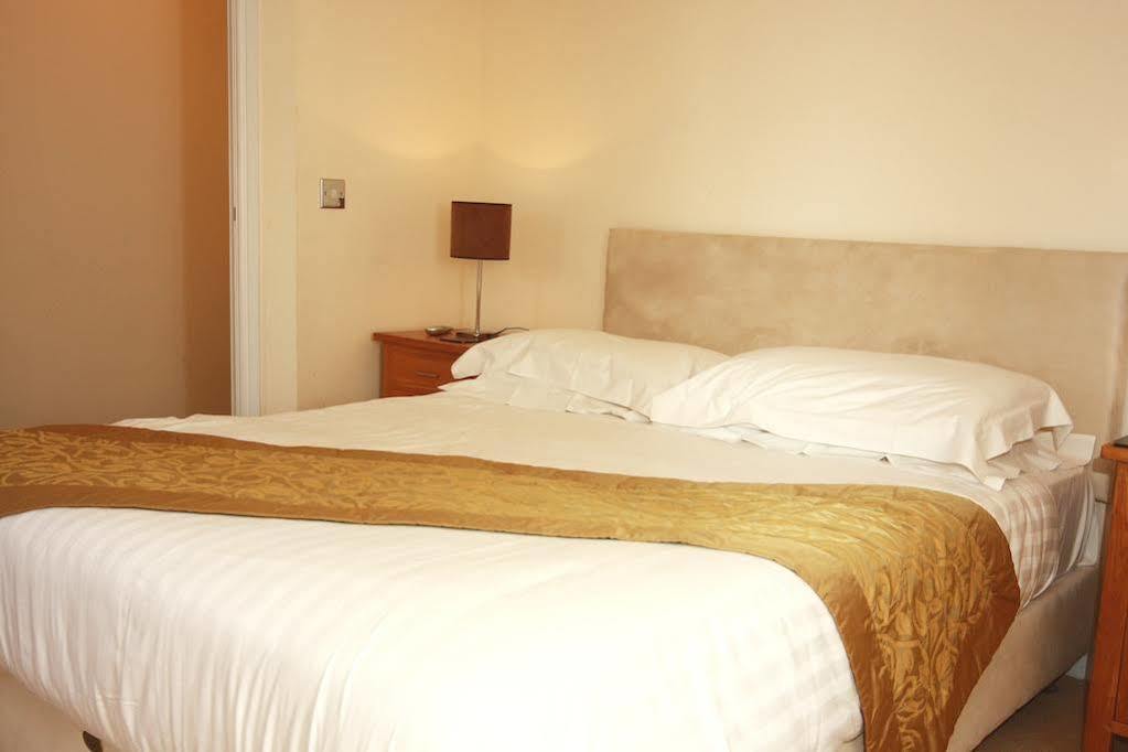 Churchills Inn & Rooms Bowness-on-Windermere Esterno foto