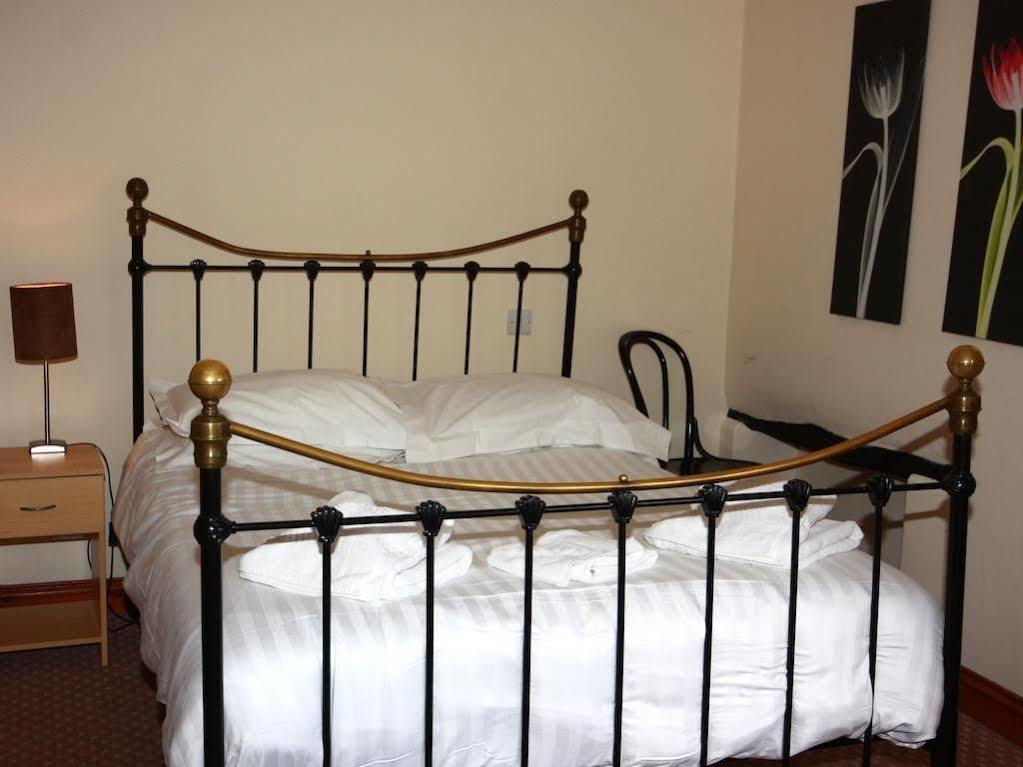 Churchills Inn & Rooms Bowness-on-Windermere Esterno foto